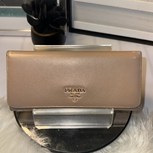 Prada Logo Plaque Saffiano Leather wallet GUC - Picture 3 of 13